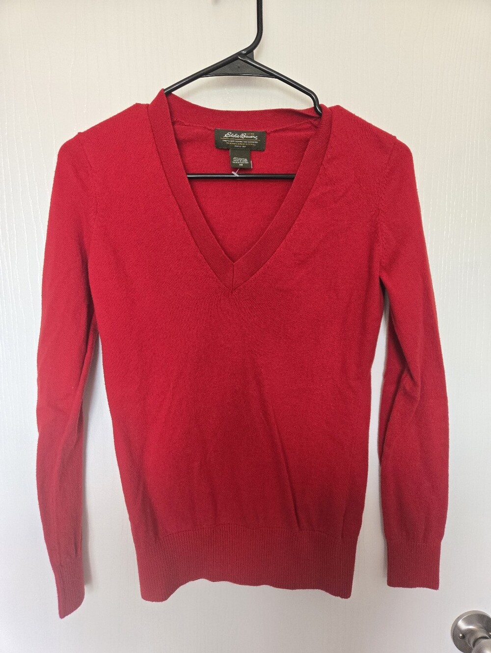 EDDIE BAUER | Women's Bright Red V-Neck Cashmere Blend Sweater